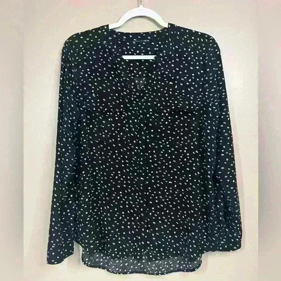 🔥 Black blouse with white floral dots size medium? - Picture 1 of 10